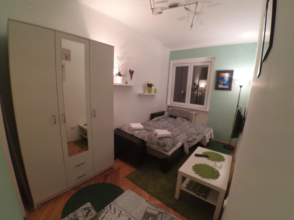 Ferienwohnung Sleep And Go Pedja Belgrad Exterior foto
